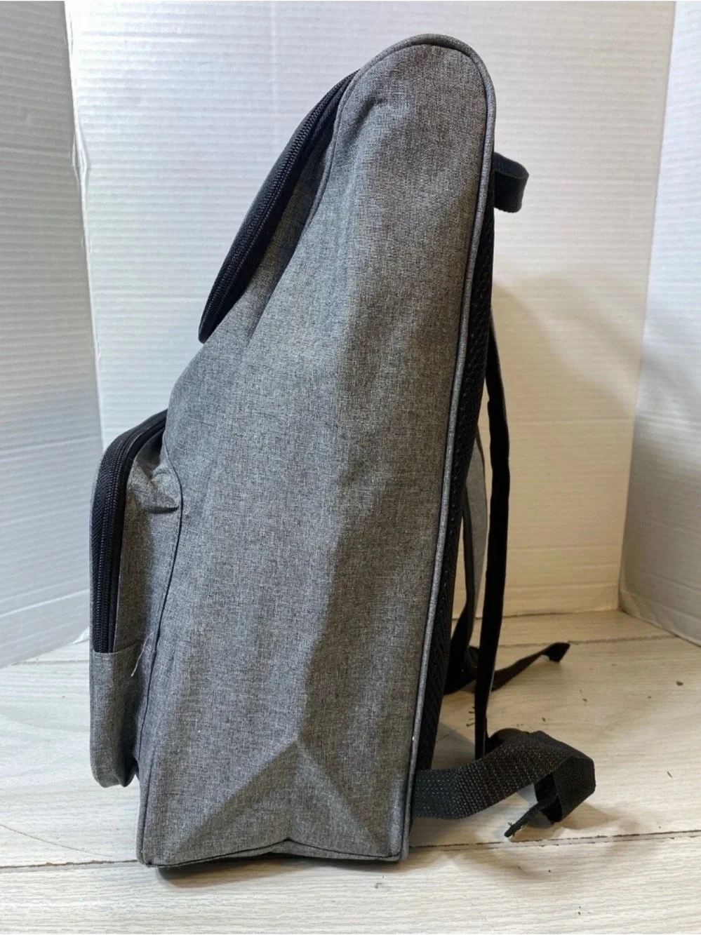 Thule Gray Laptop Backpack Travel Casual Bookbag School Daypack Business T Logo